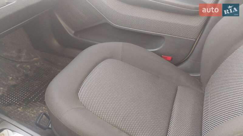 Универсал Skoda Fabia 2004 в Чернигове