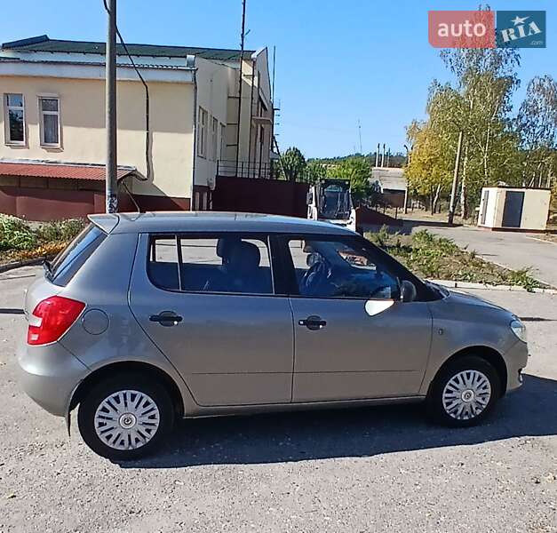 Хэтчбек Skoda Fabia 2012 в Богодухове