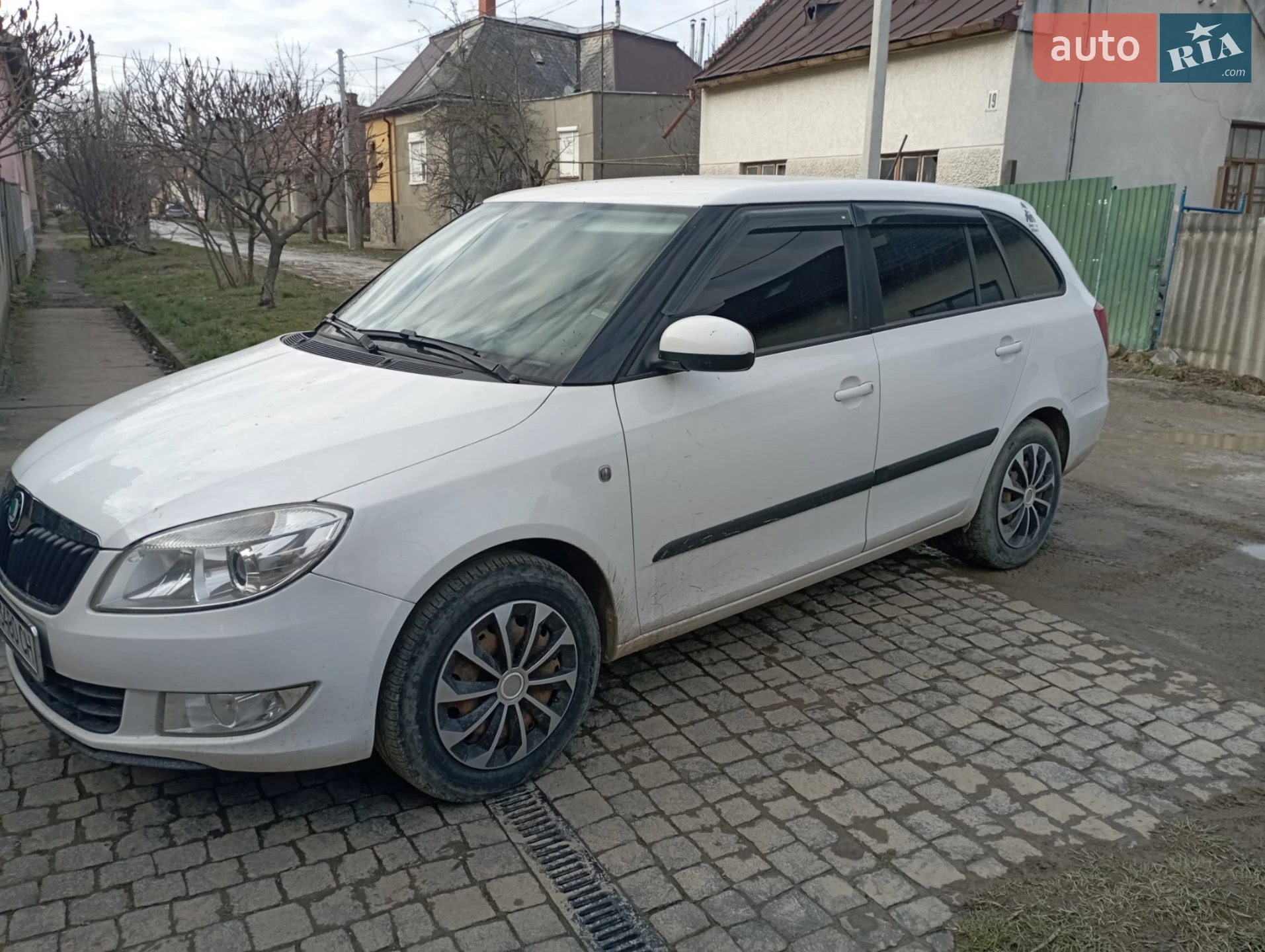 2012 Skoda Fabia - мініатюра 3