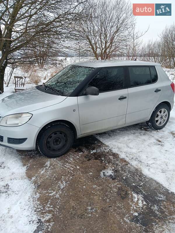 Хэтчбек Skoda Fabia 2011 в Ивано-Франковске фото Хэтчбек Skoda Fabia 2011 в Ивано-Франковске