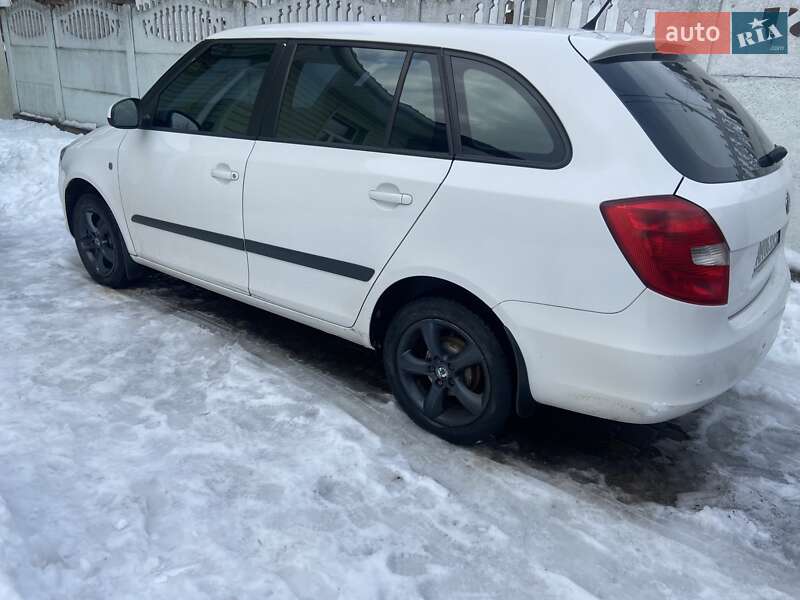 Универсал Skoda Fabia 2011 в Житомире