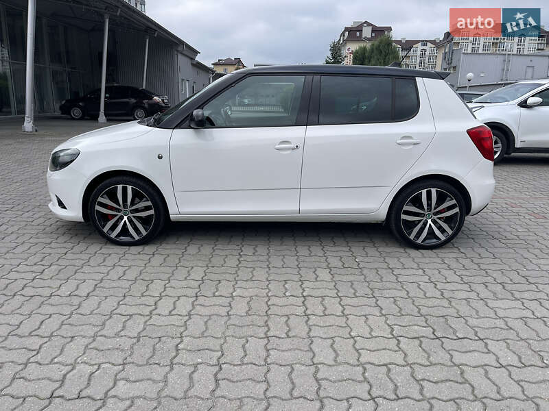 Хэтчбек Skoda Fabia 2012 в Луцке