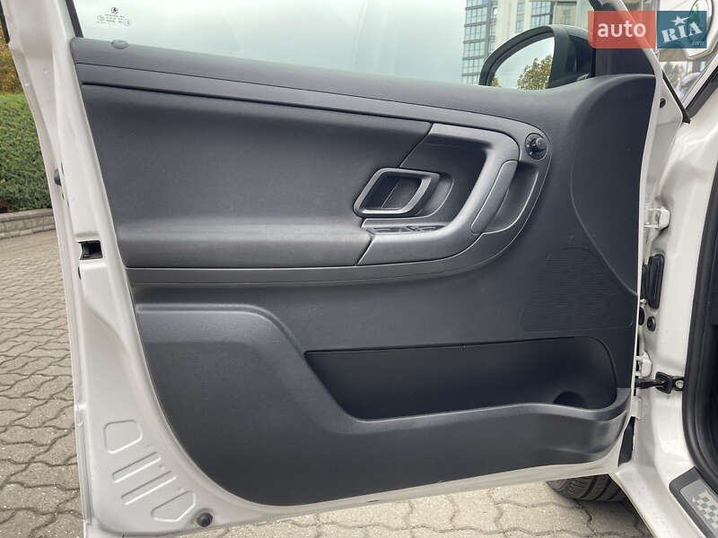 Хэтчбек Skoda Fabia 2012 в Луцке