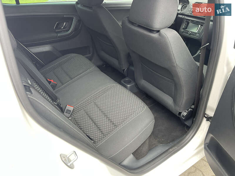 Хэтчбек Skoda Fabia 2012 в Луцке