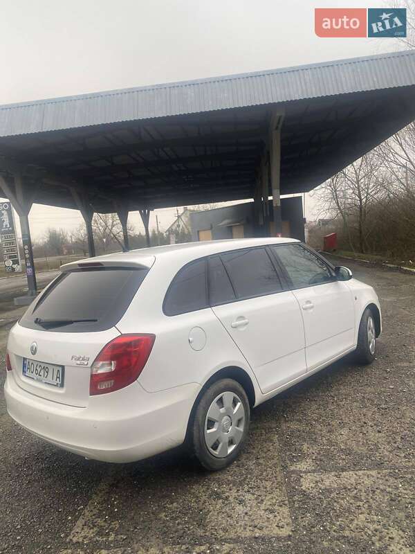 Хэтчбек Skoda Fabia 2010 в Ужгороде