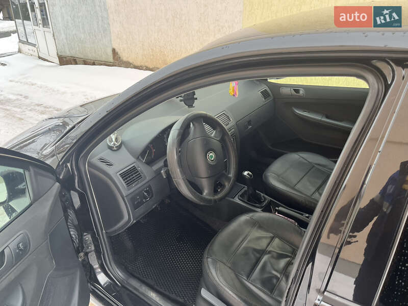 Хетчбек Skoda Fabia 2006 в Волочиську