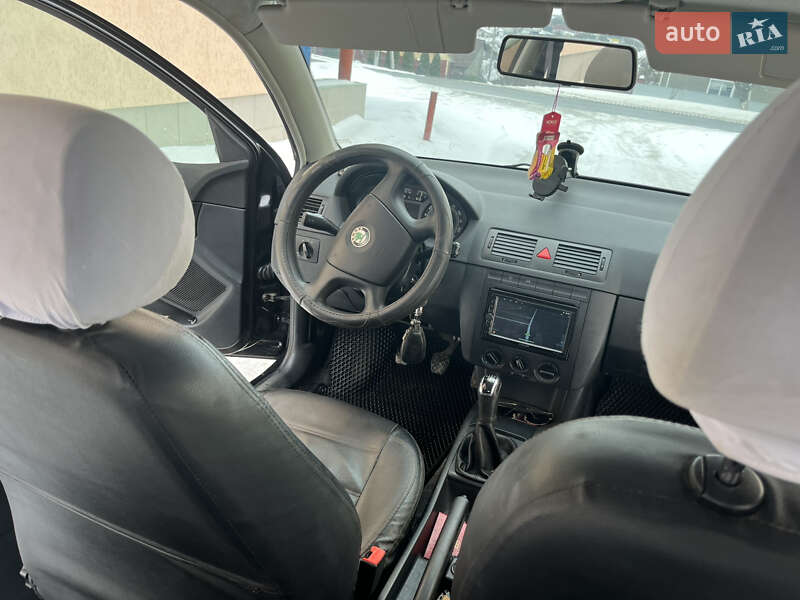 Хетчбек Skoda Fabia 2006 в Волочиську