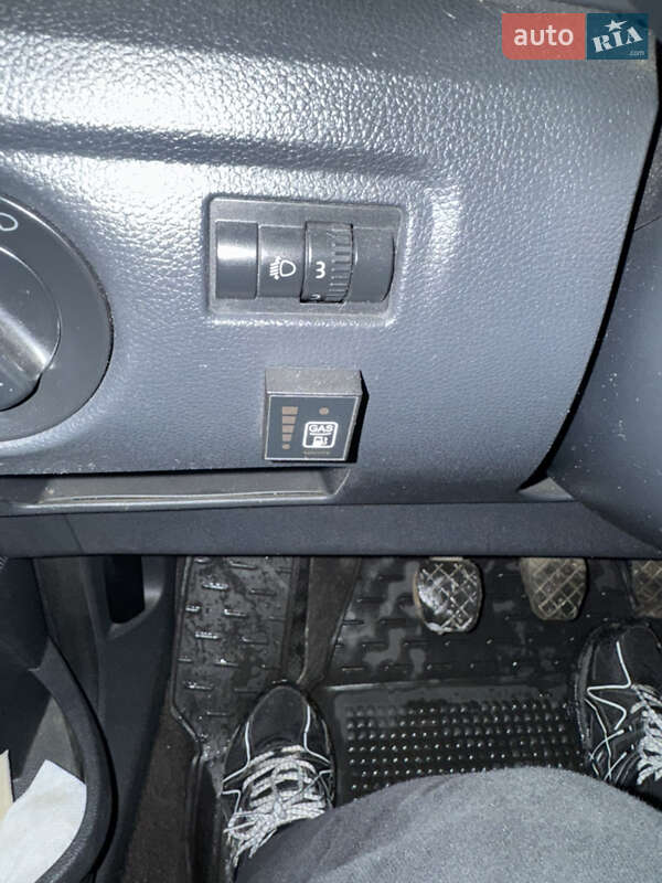 Хэтчбек Skoda Fabia 2012 в Лубнах