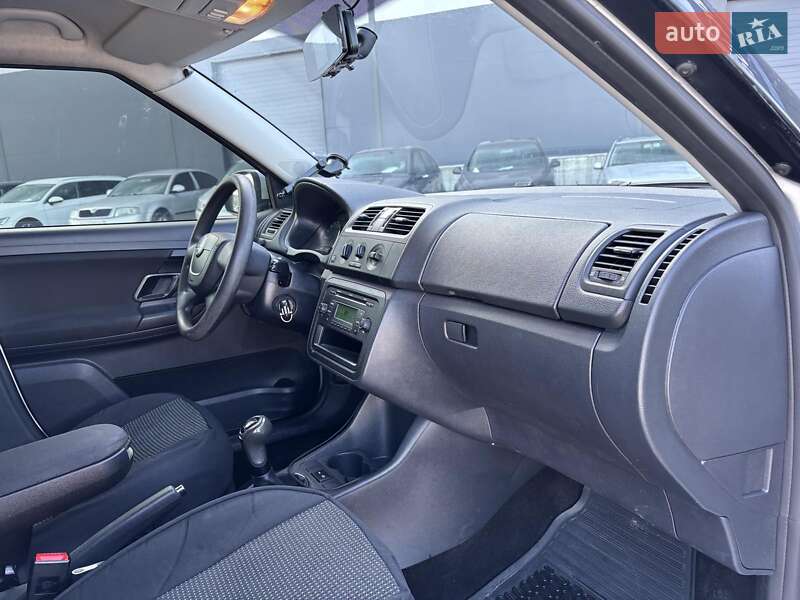 Хэтчбек Skoda Fabia 2011 в Львове