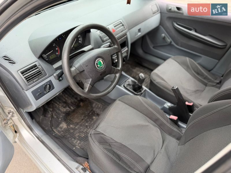 Хэтчбек Skoda Fabia 2002 в Киеве
