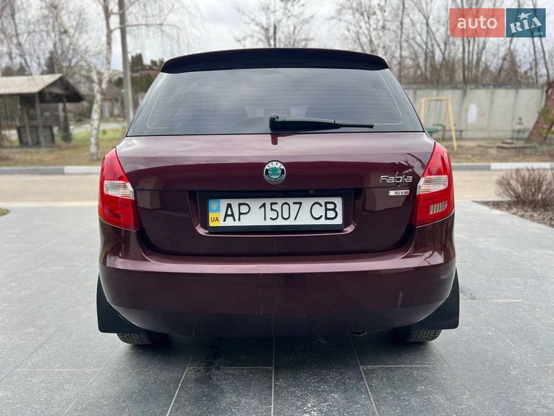 Хэтчбек Skoda Fabia 2011 в Запорожье
