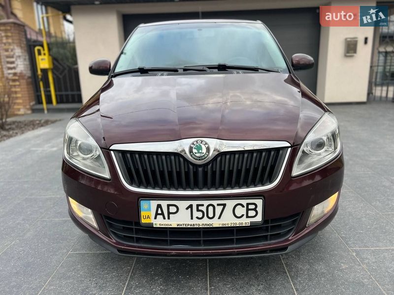 Хэтчбек Skoda Fabia 2011 в Запорожье