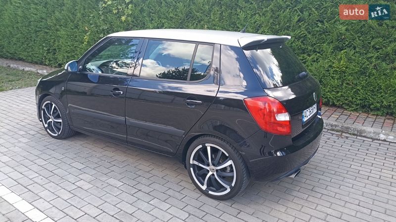 Хэтчбек Skoda Fabia 2009 в Луцке