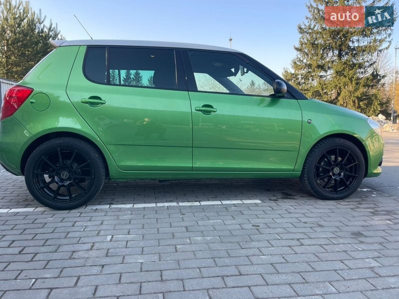 Хэтчбек Skoda Fabia 2011 в Луцке