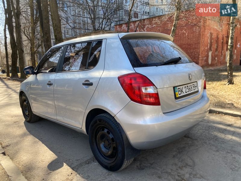 Хэтчбек Skoda Fabia 2008 в Ровно