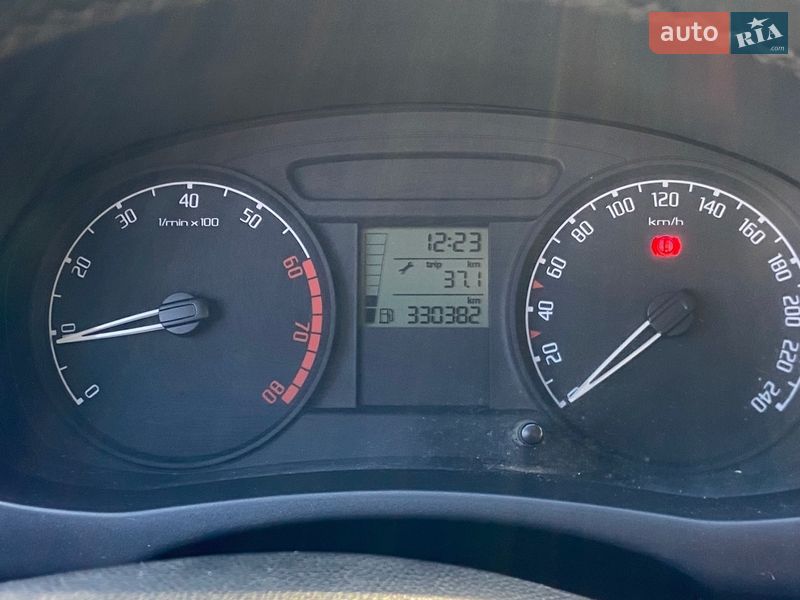 Хэтчбек Skoda Fabia 2008 в Ровно