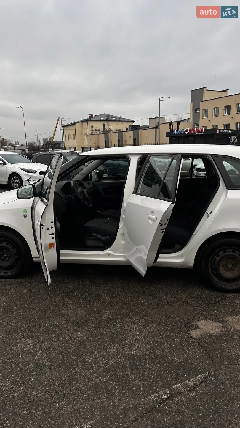 2012 Skoda Fabia - мініатюра 10