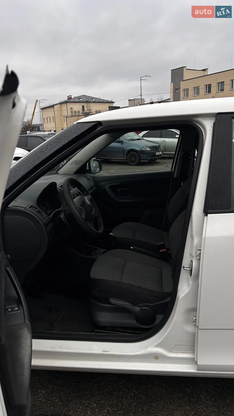 2012 Skoda Fabia - мініатюра 11