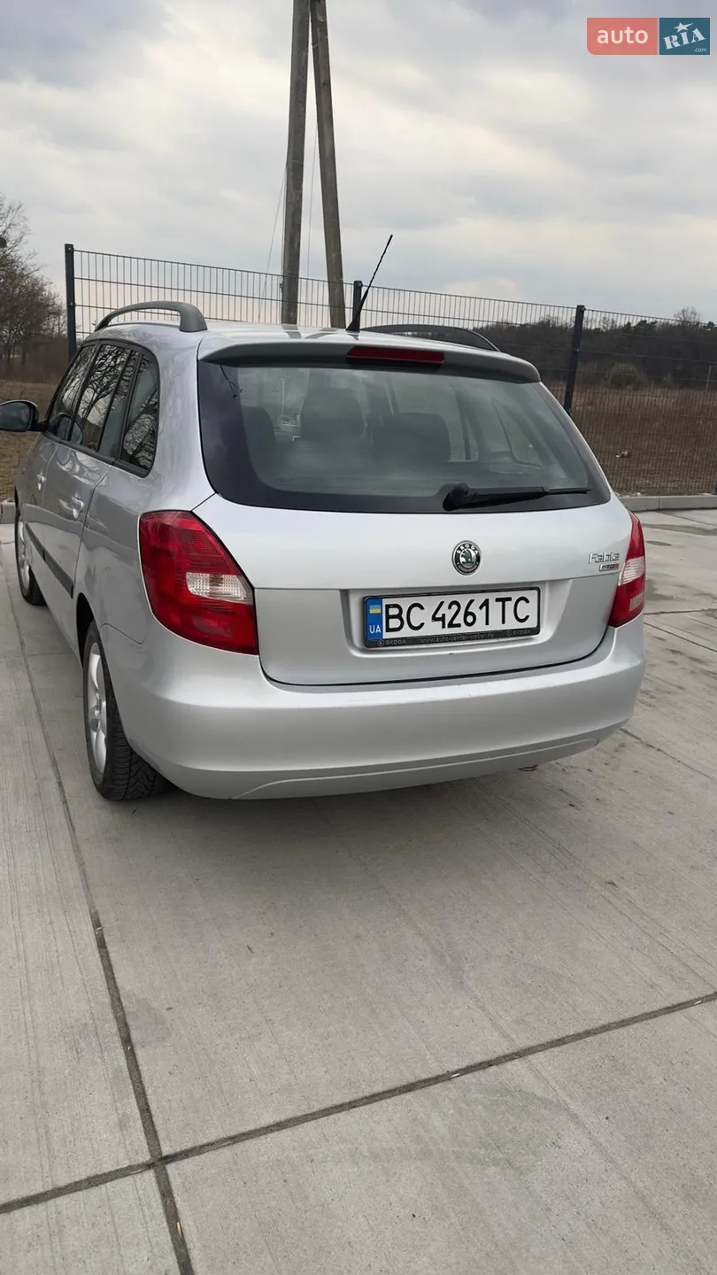 2010 Skoda Fabia - мініатюра 3