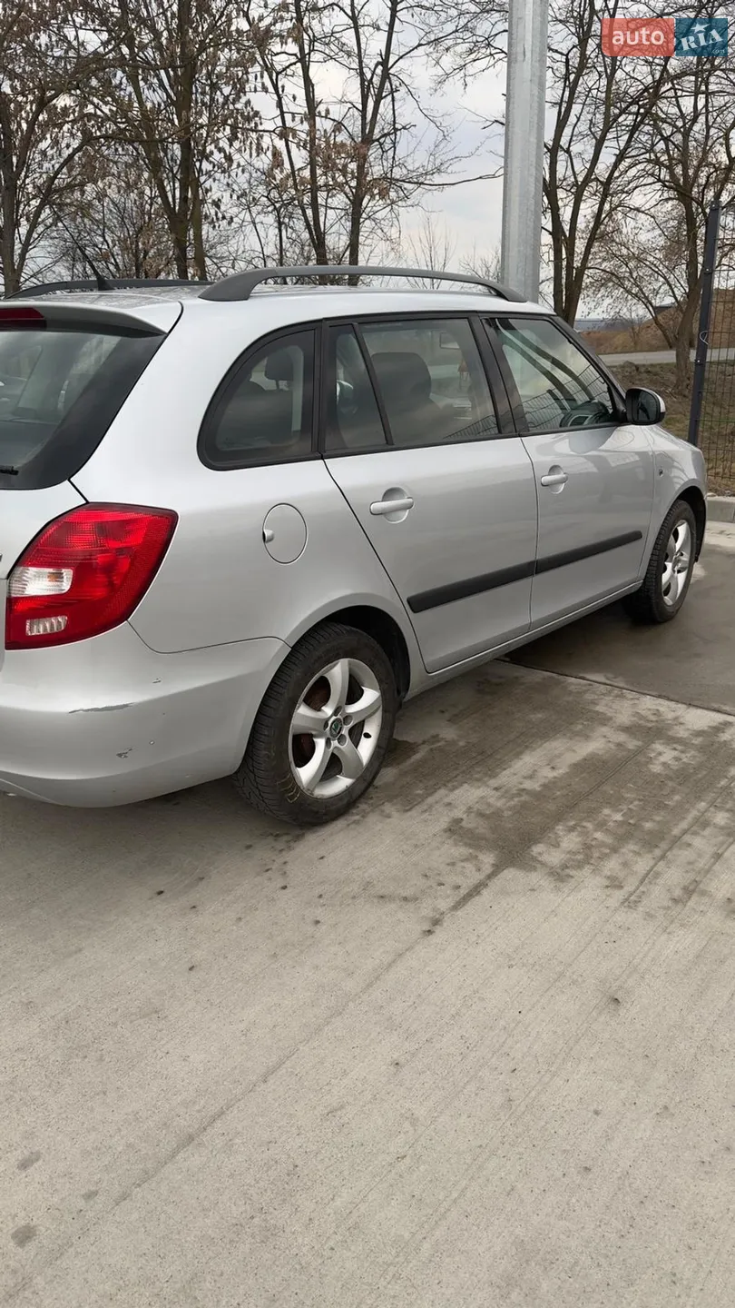 2010 Skoda Fabia - мініатюра 11