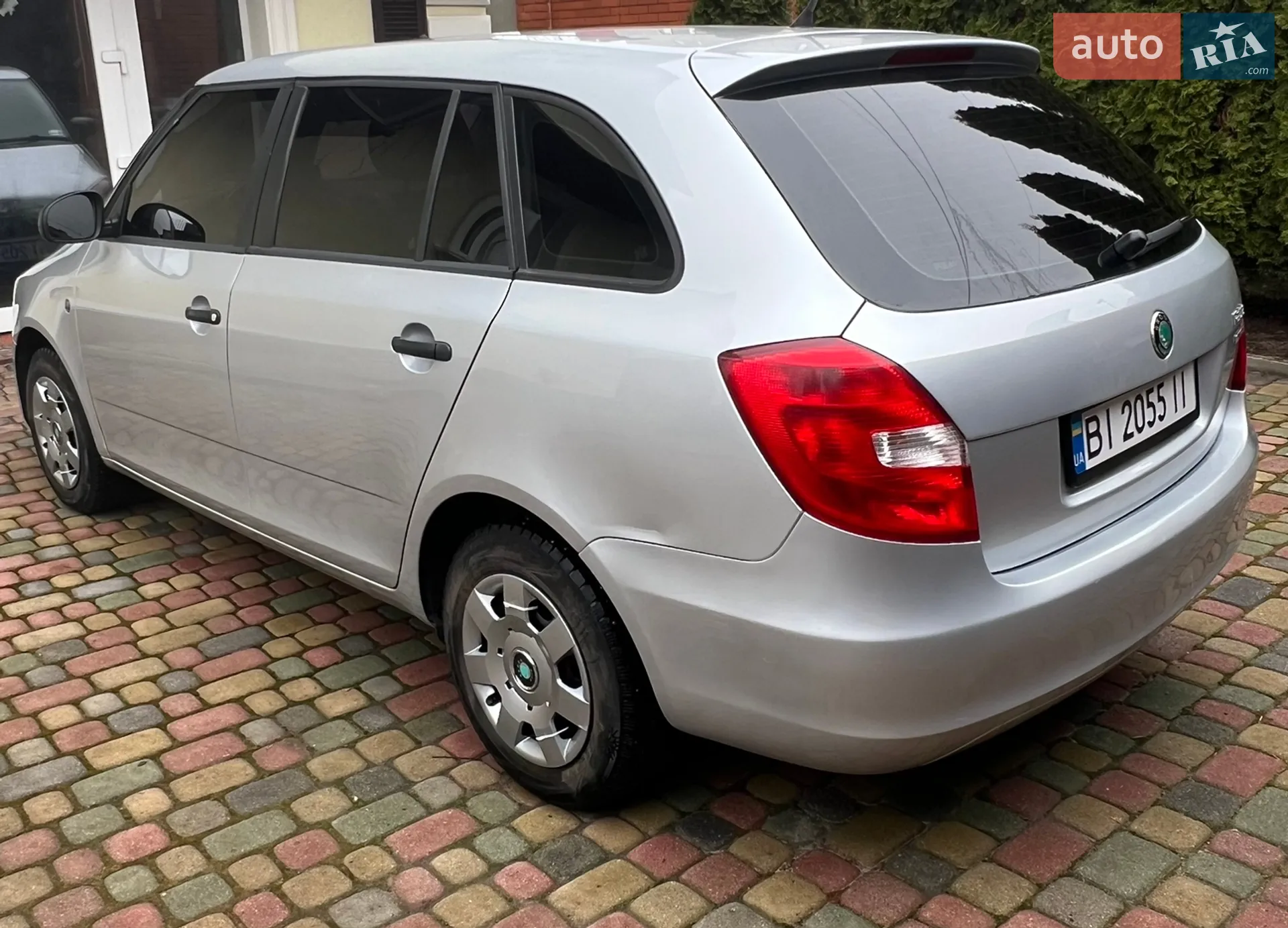 2011 Skoda Fabia - мініатюра 2
