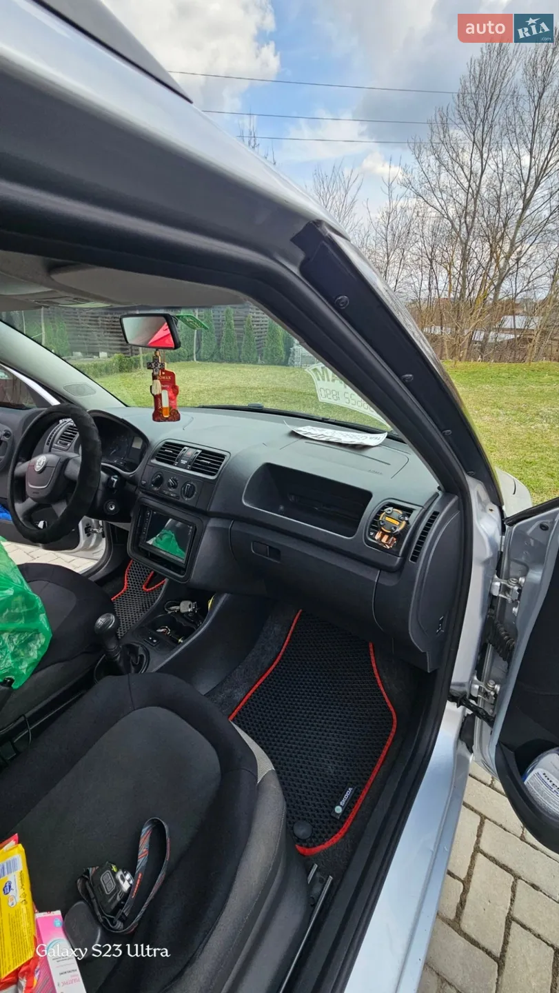 2010 Skoda Fabia - мініатюра 10