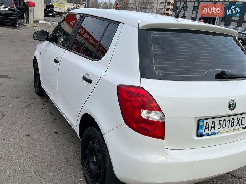Хэтчбек Skoda Fabia 2011 в Киеве
