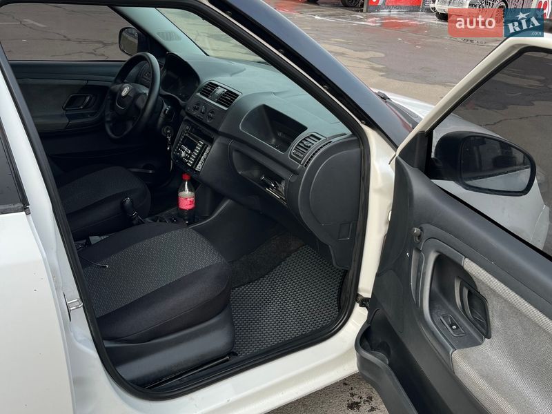 Хэтчбек Skoda Fabia 2011 в Киеве