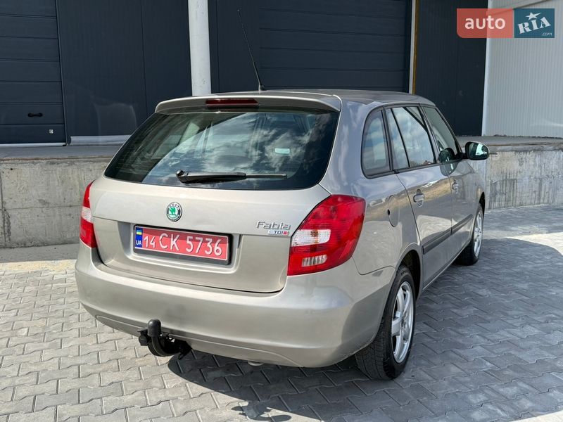 Універсал Skoda Fabia 2010 в Тернополі