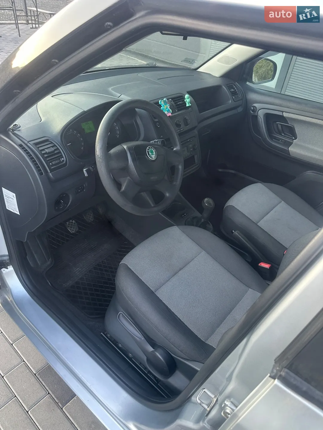 2011 Skoda Fabia - мініатюра 10