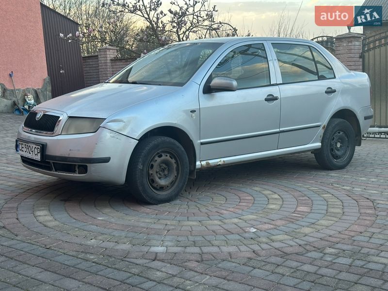 Седан Skoda Fabia 2002 в Чернівцях