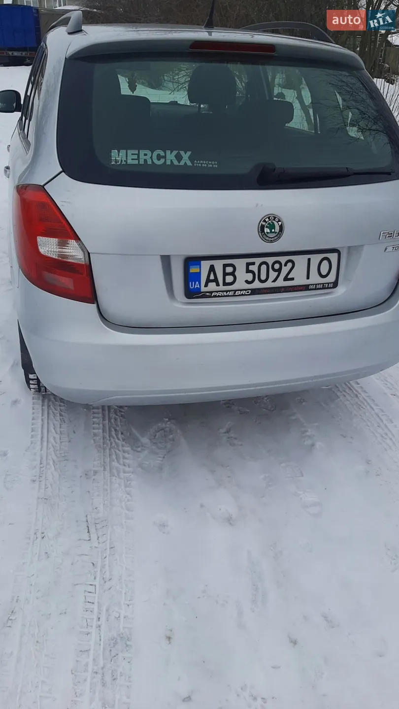 2011 Skoda Fabia - мініатюра 2