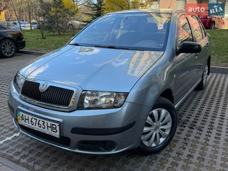 Седан Skoda Fabia 2004 в Києві