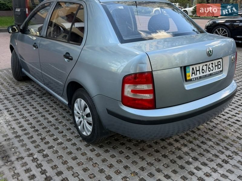 Седан Skoda Fabia 2004 в Києві