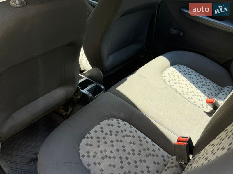 Седан Skoda Fabia 2004 в Києві