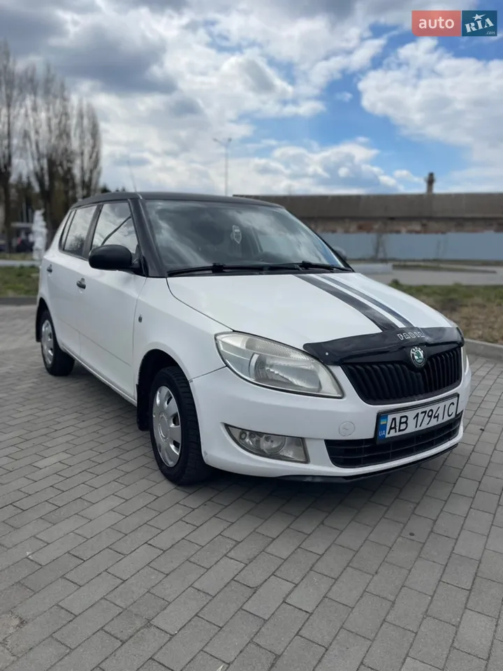 2011 Skoda Fabia - мініатюра 27