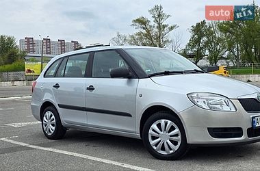 Універсал Skoda Fabia 2010 в Києві