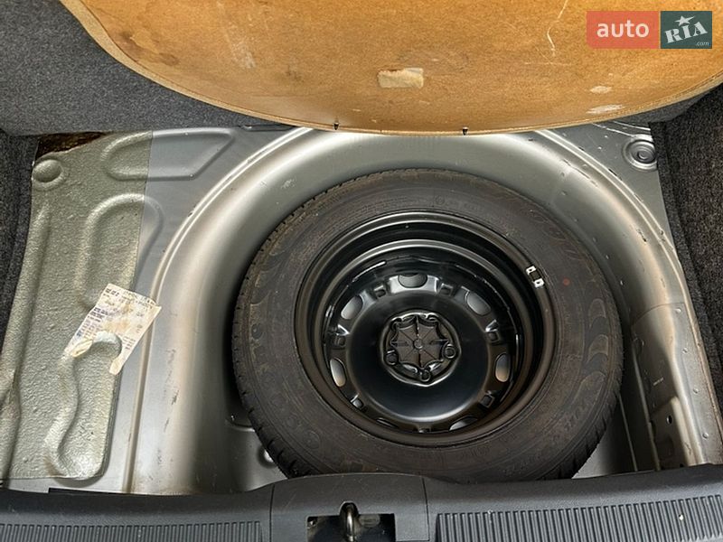 Хэтчбек Skoda Fabia 2006 в Киеве