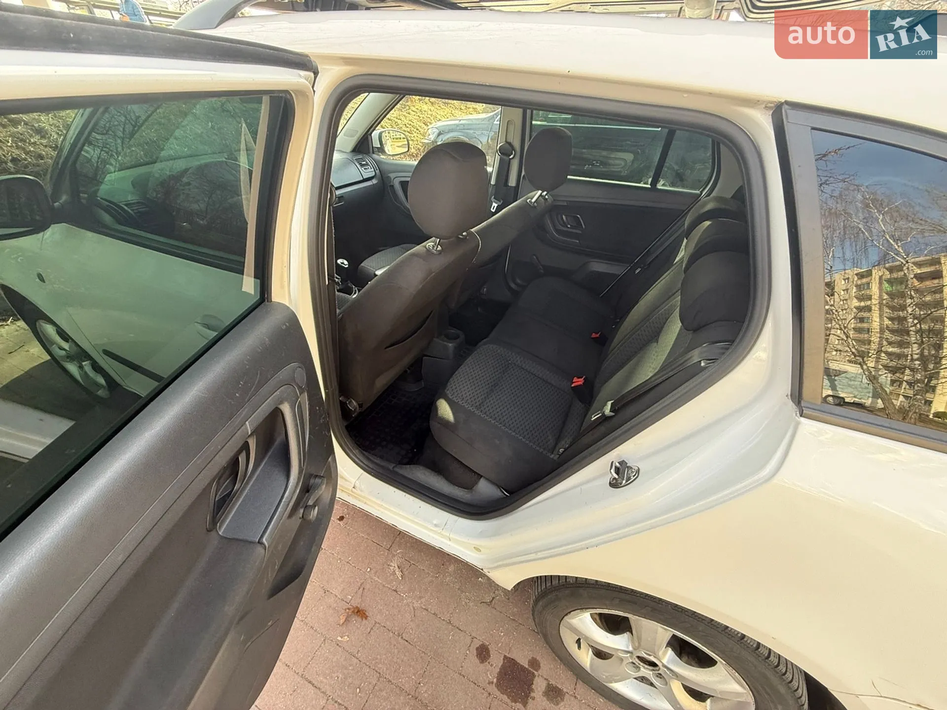 2011 Skoda Fabia - мініатюра 18