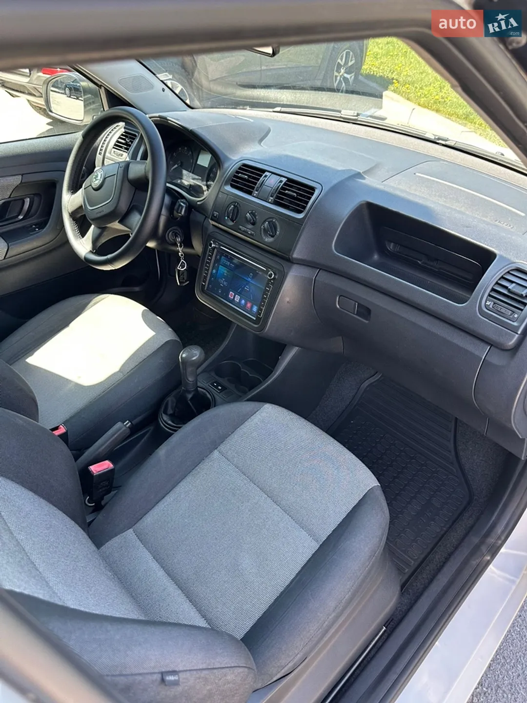 2011 Skoda Fabia - мініатюра 10