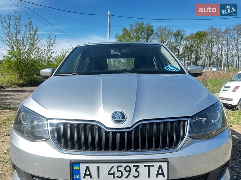 Хетчбек Skoda Fabia 2015 в Києві