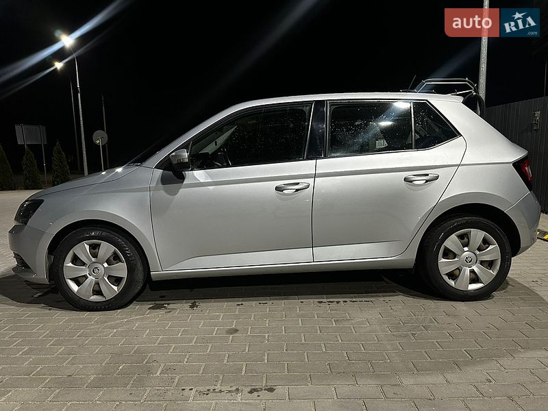 Хетчбек Skoda Fabia 2015 в Києві
