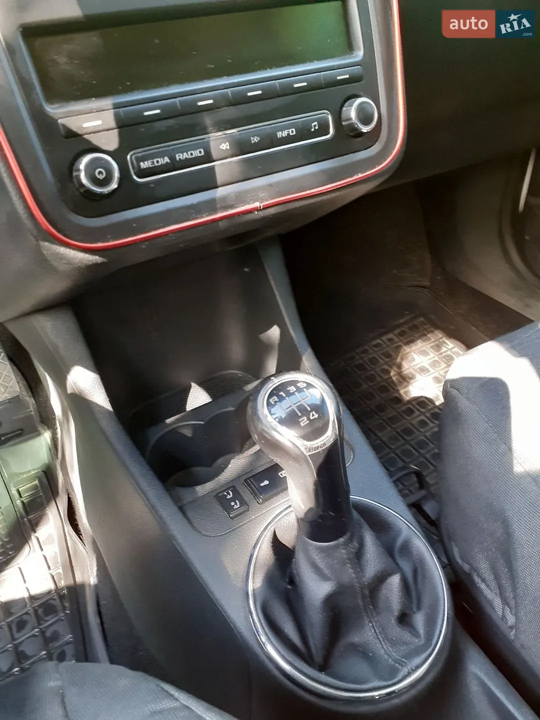 2012 Skoda Fabia - мініатюра 6