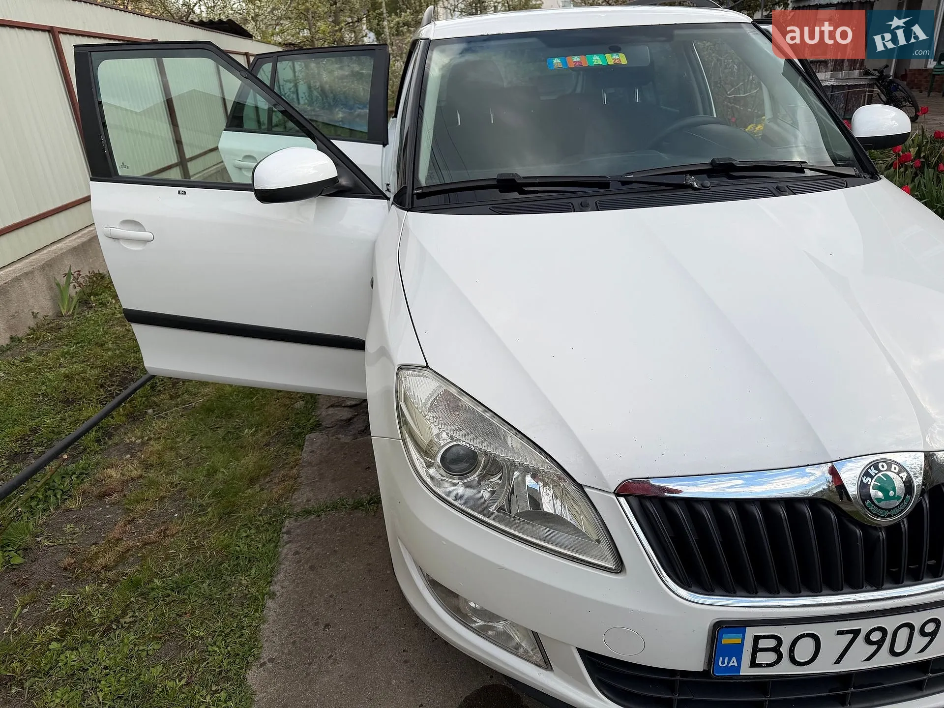 2011 Skoda Fabia - мініатюра 2