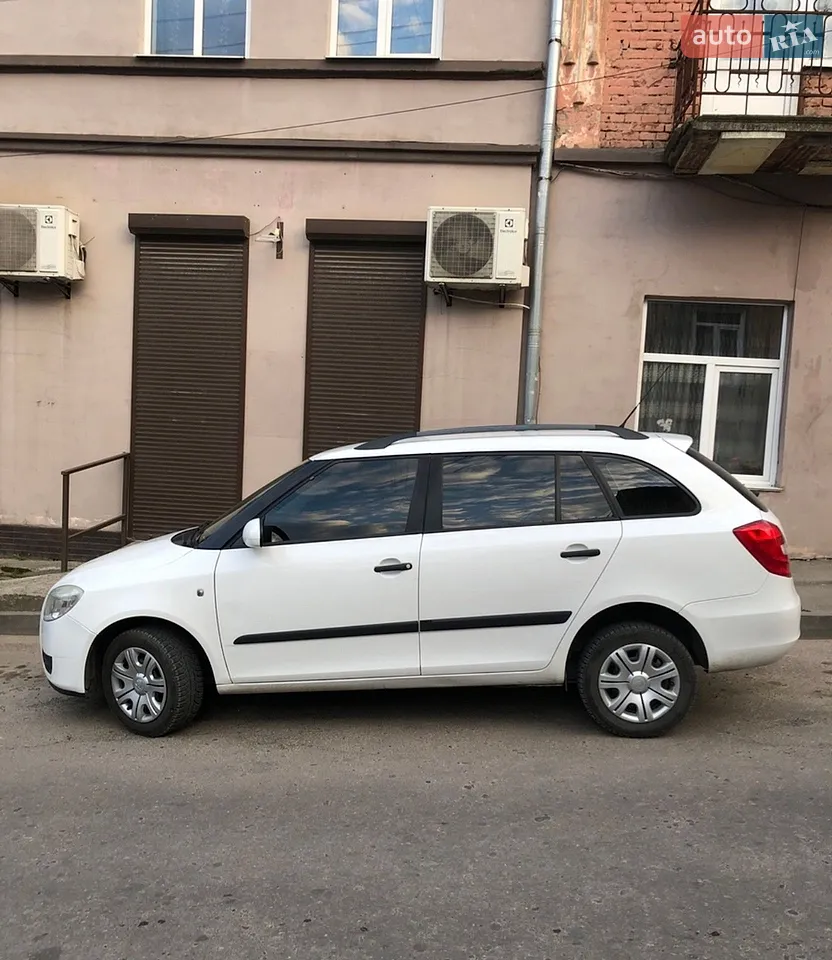 2010 Skoda Fabia - мініатюра 10