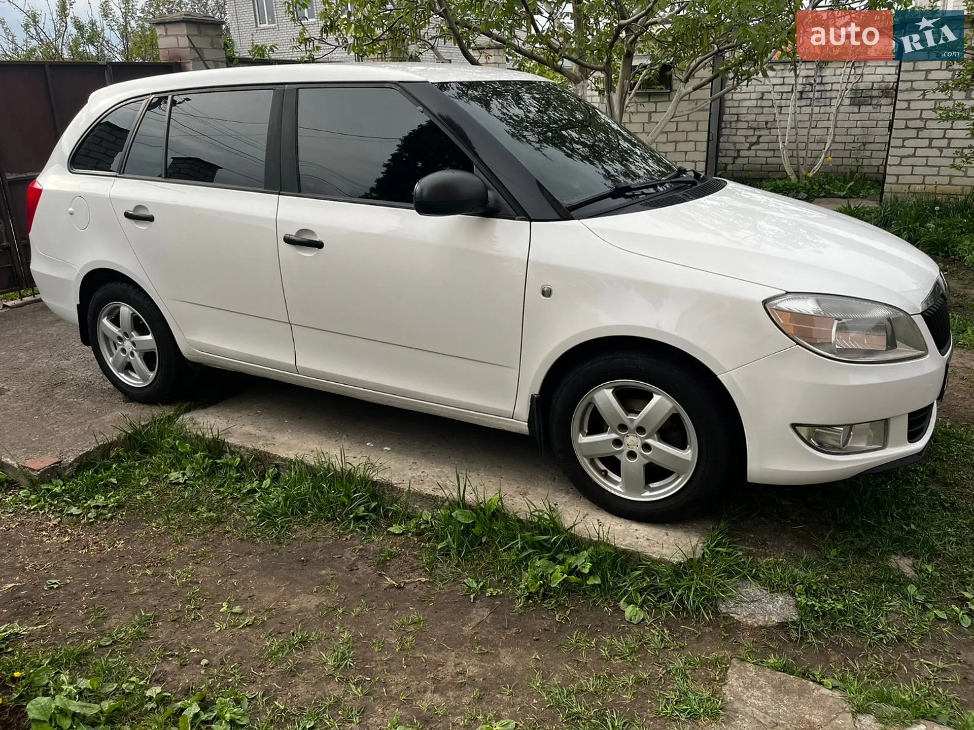 2012 Skoda Fabia - мініатюра 2