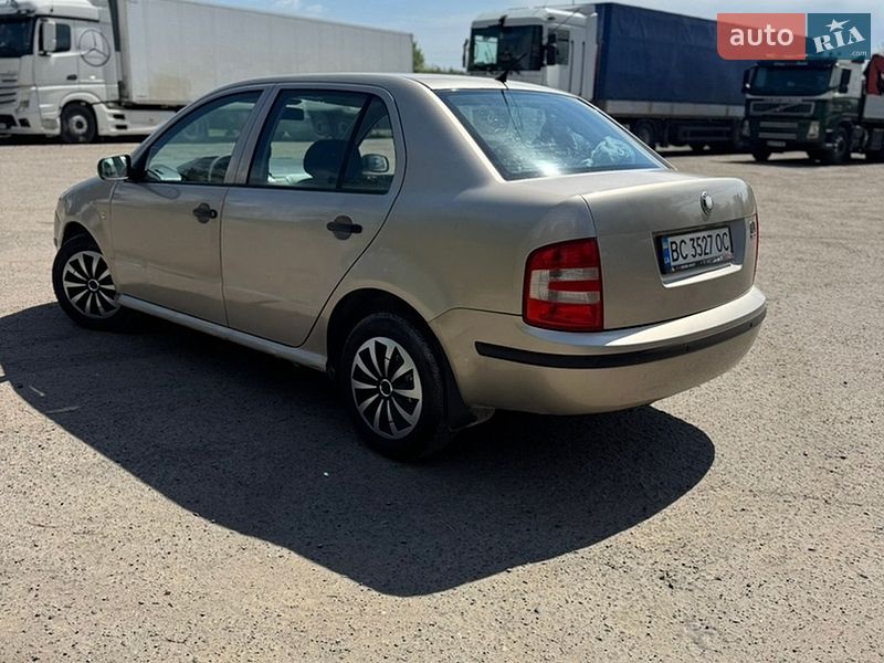Седан Skoda Fabia 2004 в Львове
