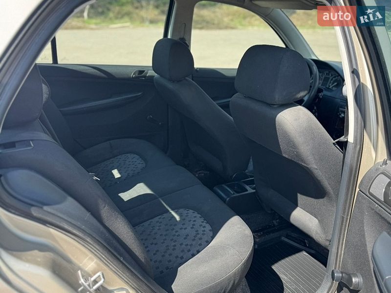 Седан Skoda Fabia 2004 в Львове