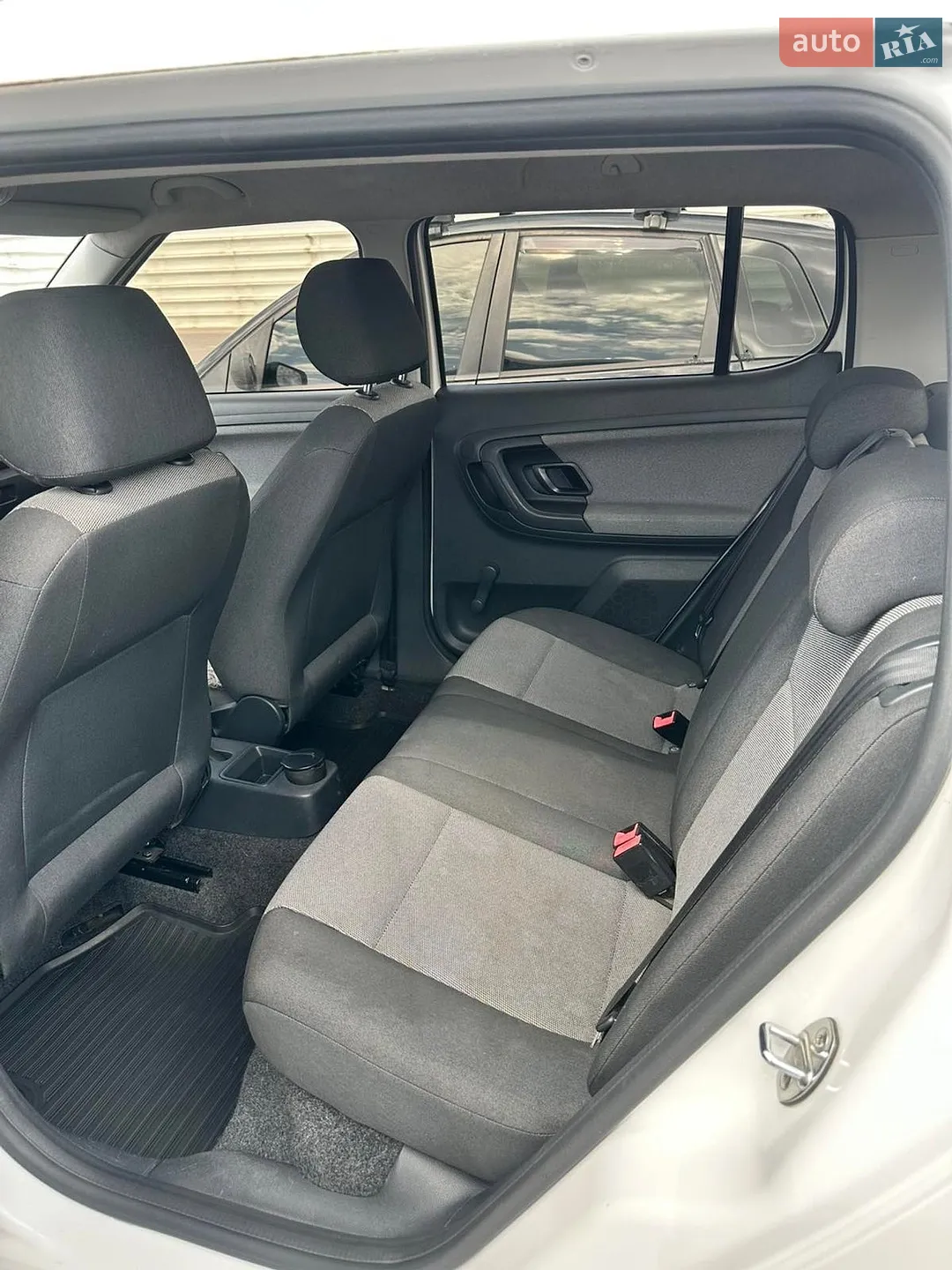 2014 Skoda Fabia - мініатюра 9