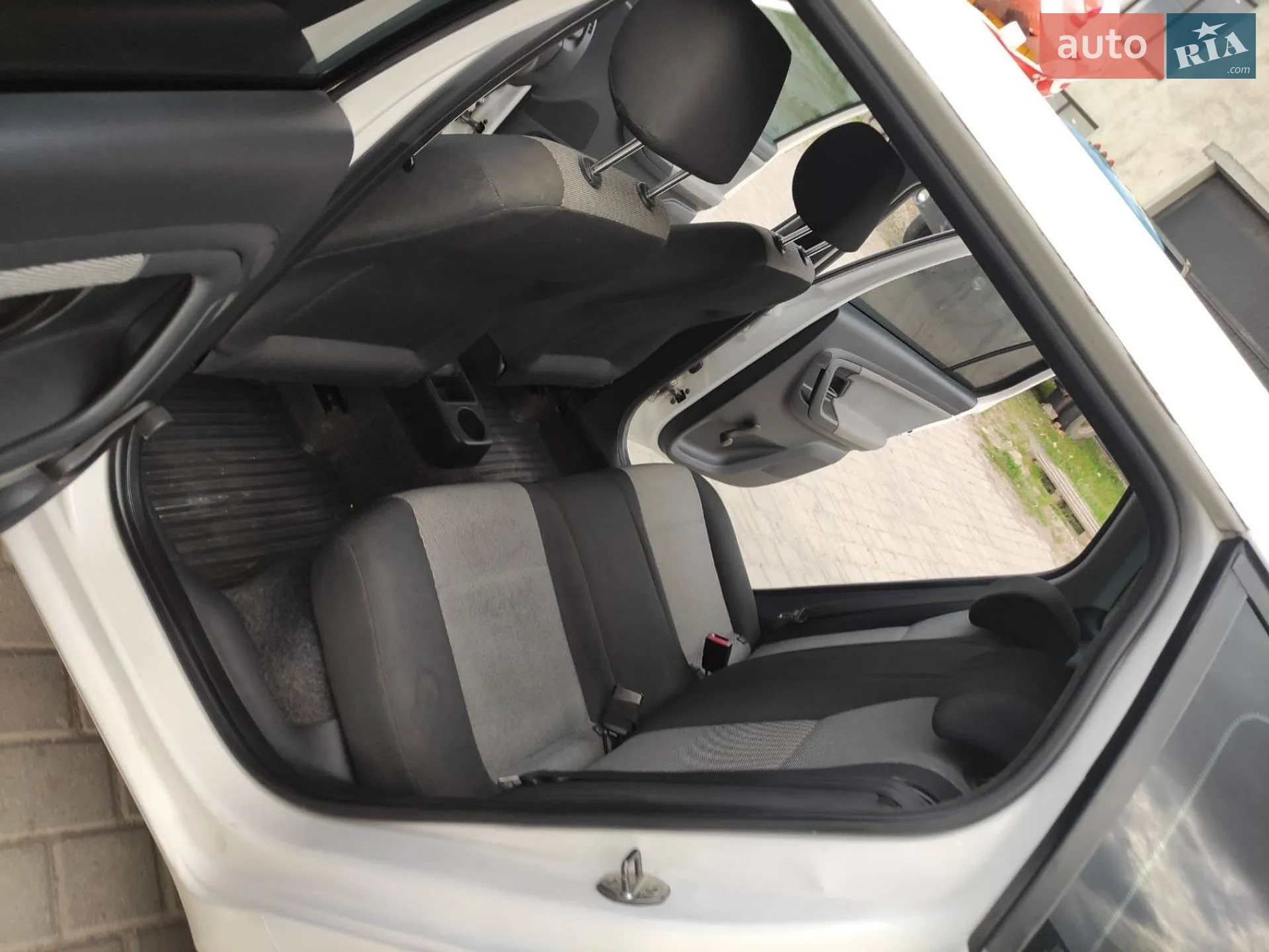 2010 Skoda Fabia - мініатюра 16